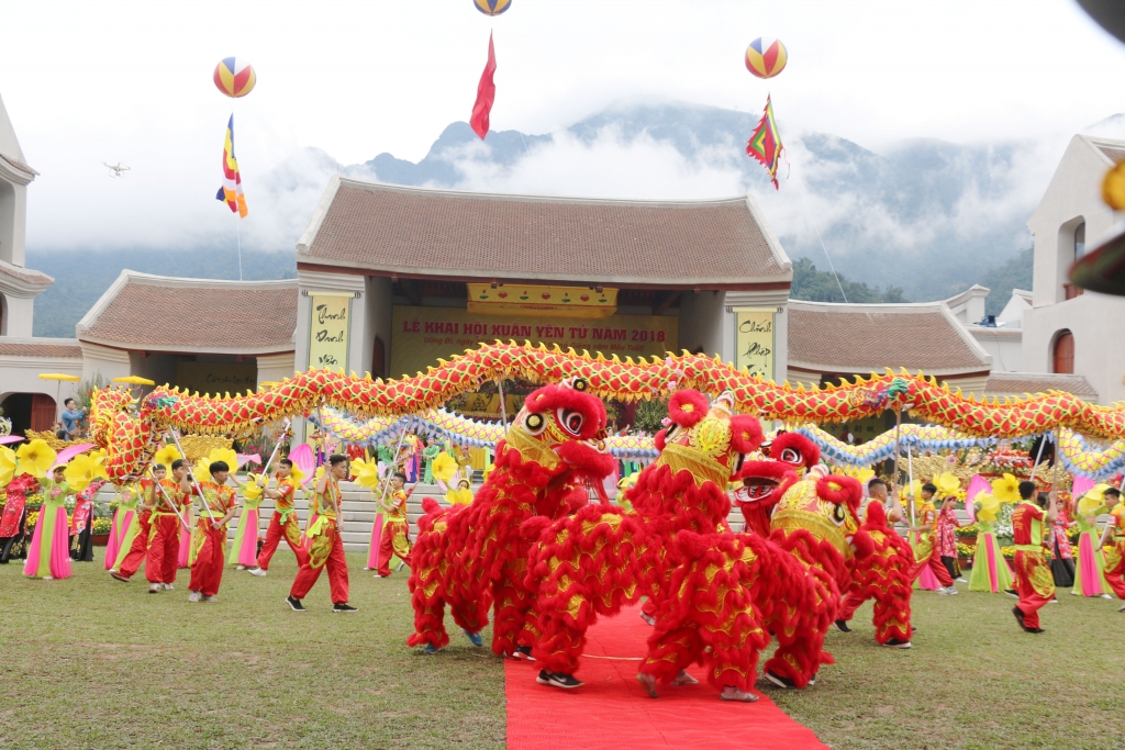 le hoi xuan yen tu 2018 su dung them tuyen cap treo thu 2 de van chuyen 5000 du khach moi gio