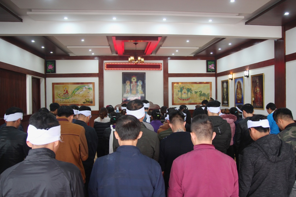 ngay tet o dai hoa than hoan vu khong co nhac chuc mung nam moi khong co tieng cuoi sang khoai