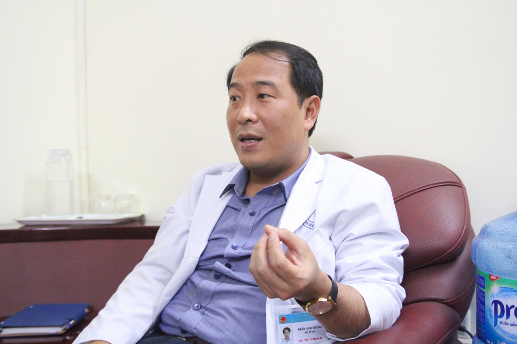 ngay tet benh nhan tang 30 kip cap cuu chay khong nghi nhan vien tranh thu ngu tren xe