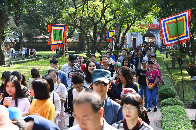 van mieu nhon nhip nguoi xin chu