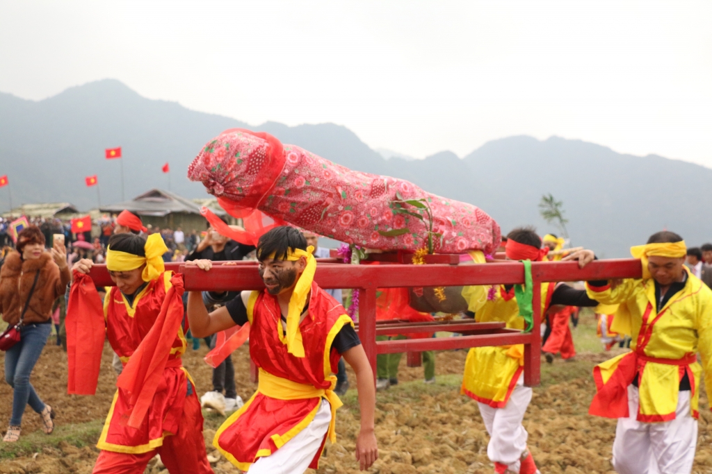 nguong do mat xem le hoi ruoc cua quy lon nhat viet nam
