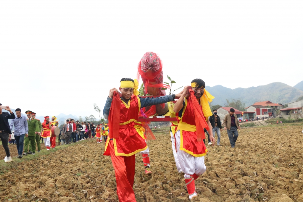 nguong do mat xem le hoi ruoc cua quy lon nhat viet nam