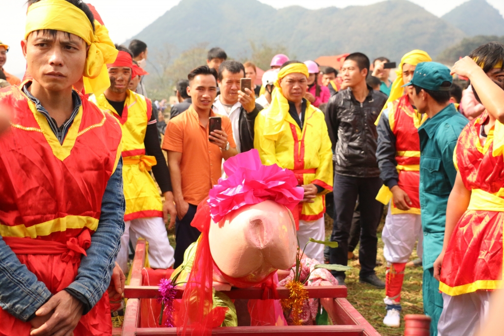 nguong do mat xem le hoi ruoc cua quy lon nhat viet nam
