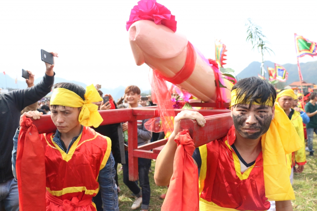 nguong do mat xem le hoi ruoc cua quy lon nhat viet nam
