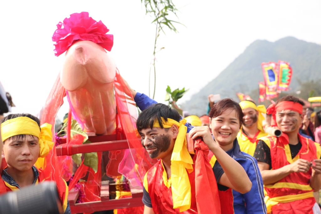 nguong do mat xem le hoi ruoc cua quy lon nhat viet nam