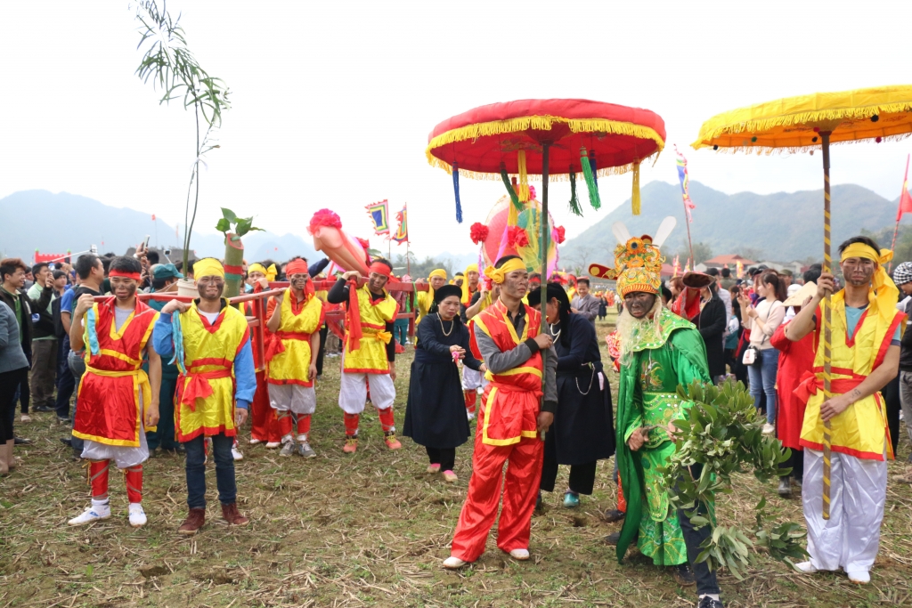 nguong do mat xem le hoi ruoc cua quy lon nhat viet nam