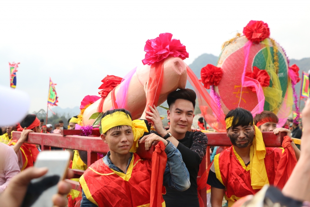 nguong do mat xem le hoi ruoc cua quy lon nhat viet nam