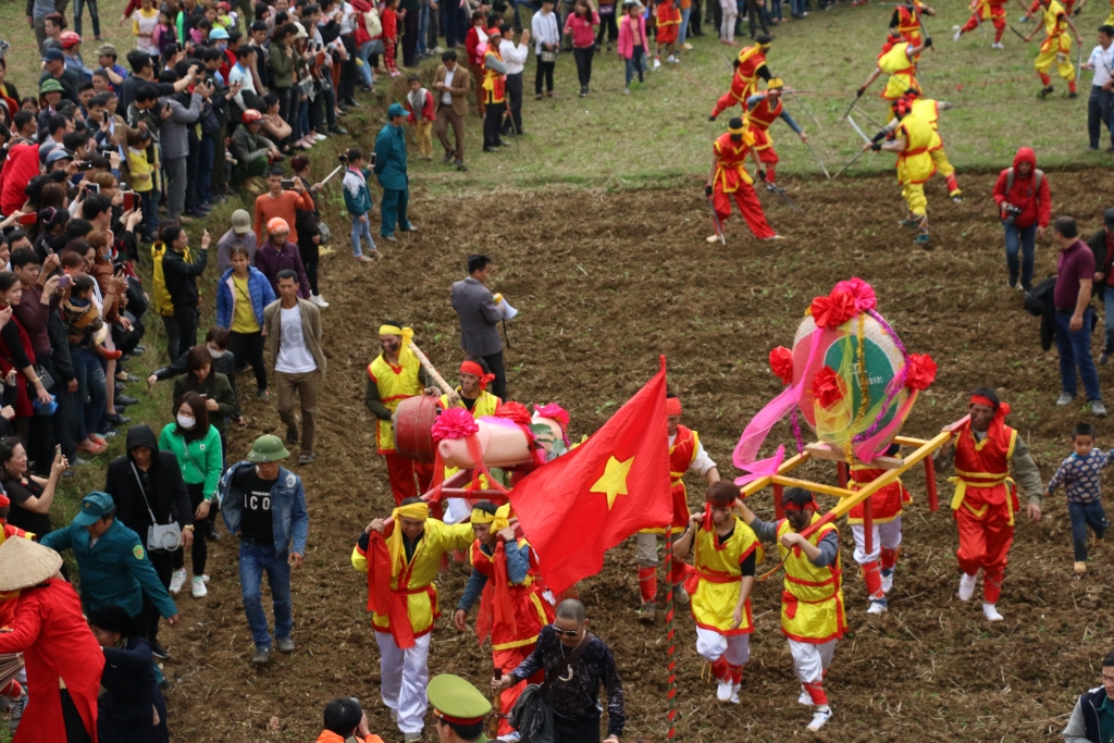 nguong do mat xem le hoi ruoc cua quy lon nhat viet nam