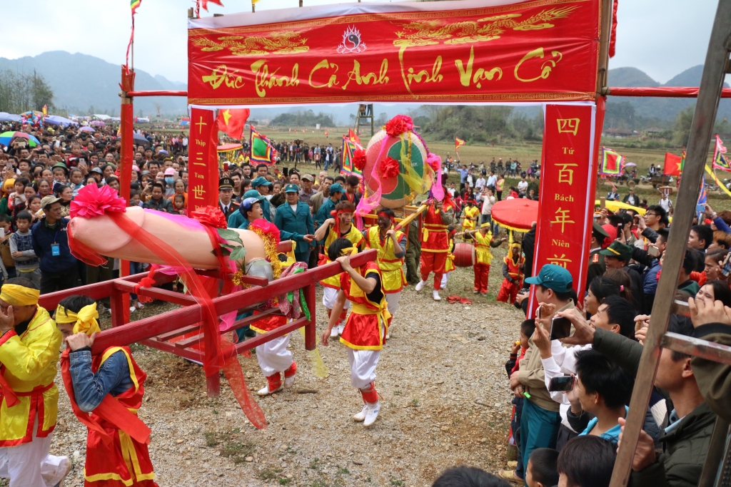 nguong do mat xem le hoi ruoc cua quy lon nhat viet nam