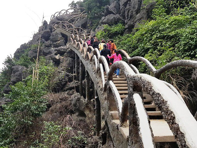 can canh cong trinh khung trai phep trong di san the gioi trang an