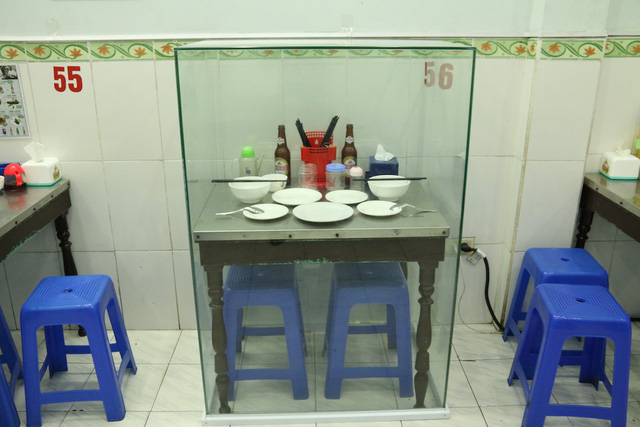 chu quan bun cha trung bay vat dung phuc vu tong thong obama trong long kinh