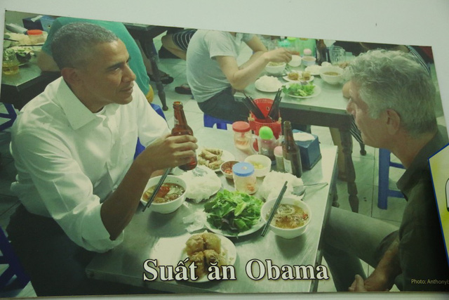 chu quan bun cha trung bay vat dung phuc vu tong thong obama trong long kinh
