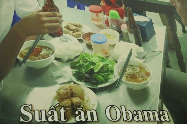chu quan bun cha trung bay vat dung phuc vu tong thong obama trong long kinh