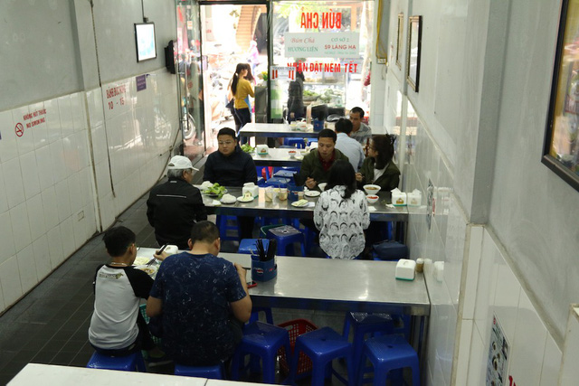chu quan bun cha trung bay vat dung phuc vu tong thong obama trong long kinh