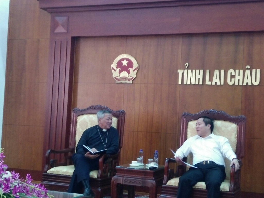thuc hu pho chu tich tinh lai chau ngu khi tiep khach
