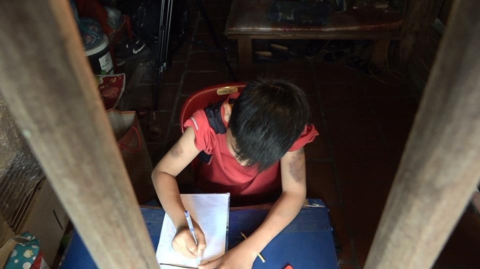 ha noi be trai 14 tuoi bi bo de cung me ke danh bam tim khap co the 90861
