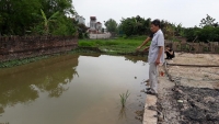 vu 2 nu sinh tu vong duoi ho nuoc sau bo nguy kich nam vien van chua biet tin con gai tu vong