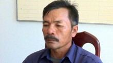 Hàng xóm nhổ nước bọt ra đường, ba cha con vác rựa chém gục