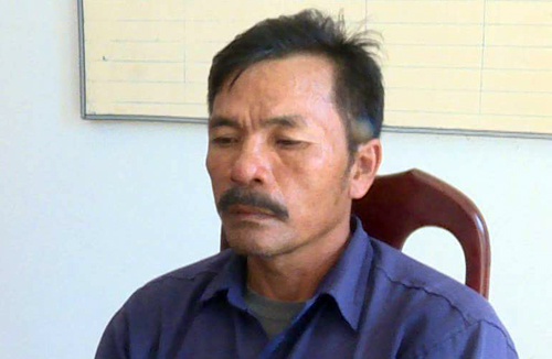 hang xom nho nuoc bot ra duong ba cha con vac rua chem guc