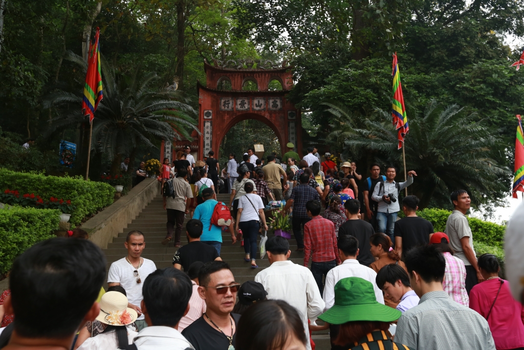 pho chu tich ubnd tinh phu tho le hoi den hung 2018 khong co that thu khong co vo tran