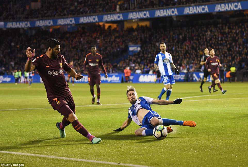 messi ghi hat trick barca vo dich la liga mua nay