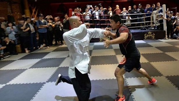 vo su viet nam noi gi ve viec vo si mma ha guc vo su thai cuc quyen trong 10 giay