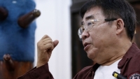con gai ly tieu long dua toan bo goc khuat ve tuoi tre cua cha len phim