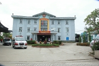 thai phu nhap vien nguoi nha mang 2 dao den de doa bac si