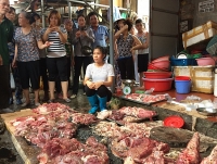ha noi mau thuan chi gai bi em trai cam xeng danh nhap vien