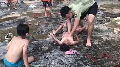 ha giang chien si cong an cuu chau be thoat khoi thuy than