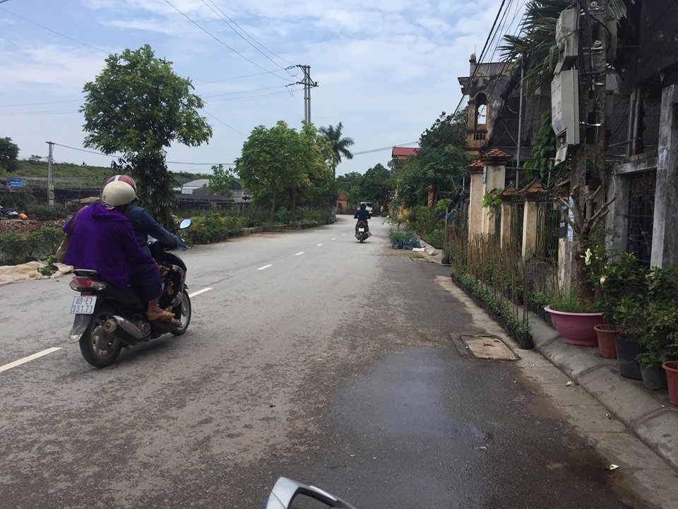 vu be gai 9 tuoi nghi bi nguoi la bat coc o hung yen bo chau be la nguoi phat hien va tri ho