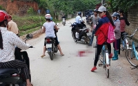 nghi ngo co gai cap ke voi chong minh nguoi phu nu dung dao lam rach lien tiep len mat va nguc tinh dich