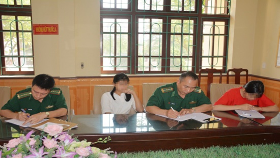 bi lua ban sang trung quoc 2 nu sinh bao tin cho co giao qua facebook