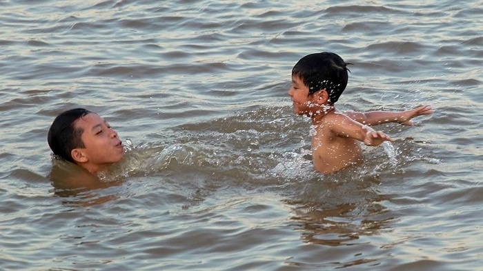 bun rac thai nhuom den bai tam quy nhon