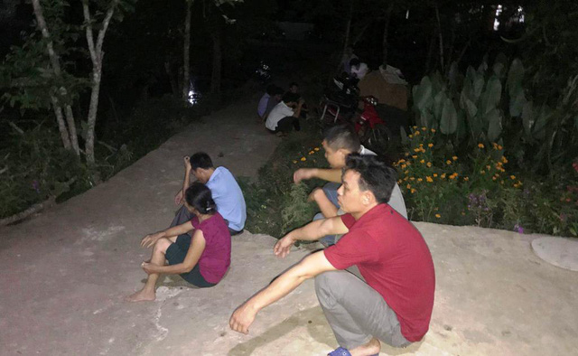roi xuong ho dao chon cot dien hai em nho chet duoi thuong tam