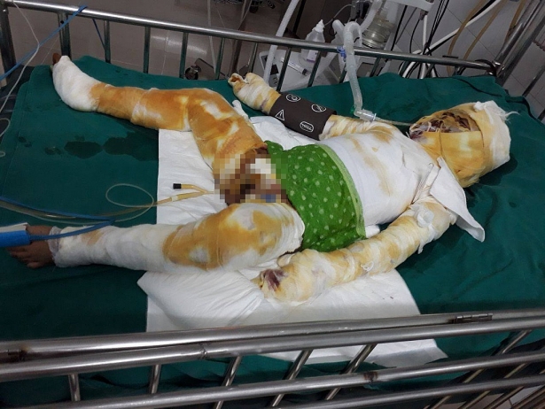xot xa chau be 6 tuoi thanh ngon duoc khi xem hang xom nuong muc