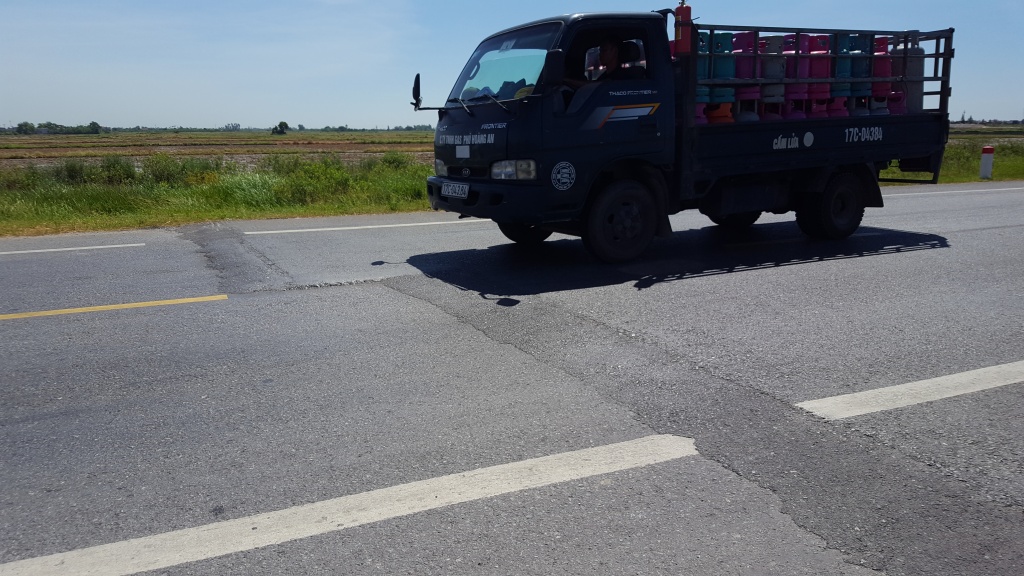 toan canh tuyen duong tranh huyen dong hung noi tram bot tan de thu phi cach hon 20km