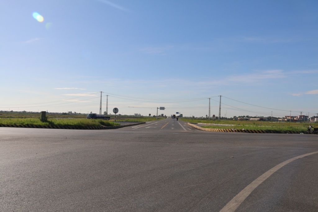 toan canh tuyen duong tranh huyen dong hung noi tram bot tan de thu phi cach hon 20km
