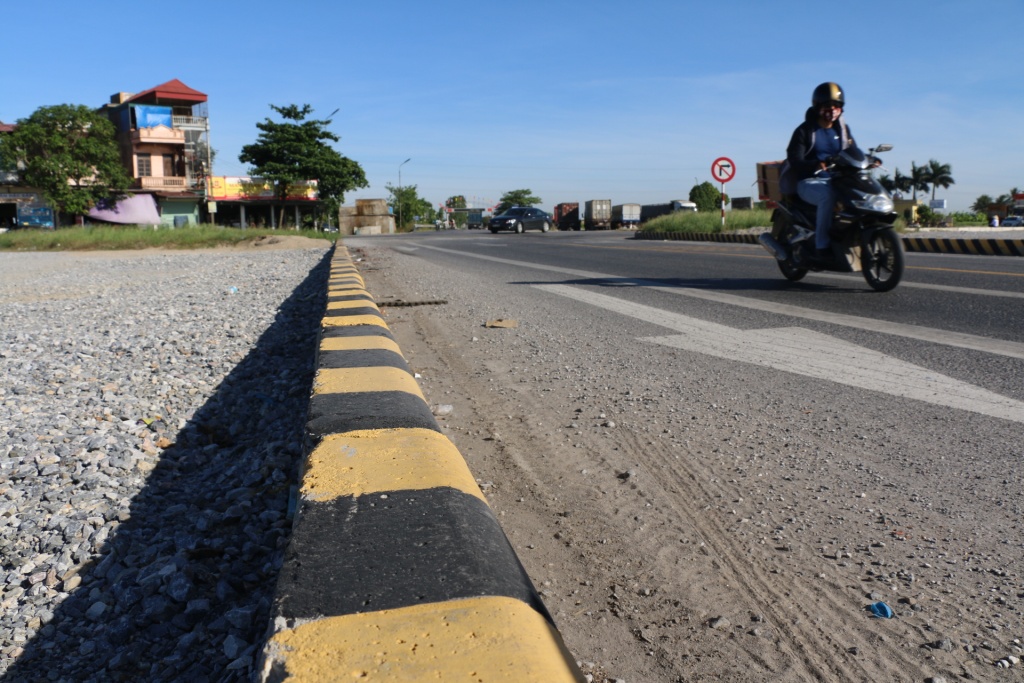 toan canh tuyen duong tranh huyen dong hung noi tram bot tan de thu phi cach hon 20km
