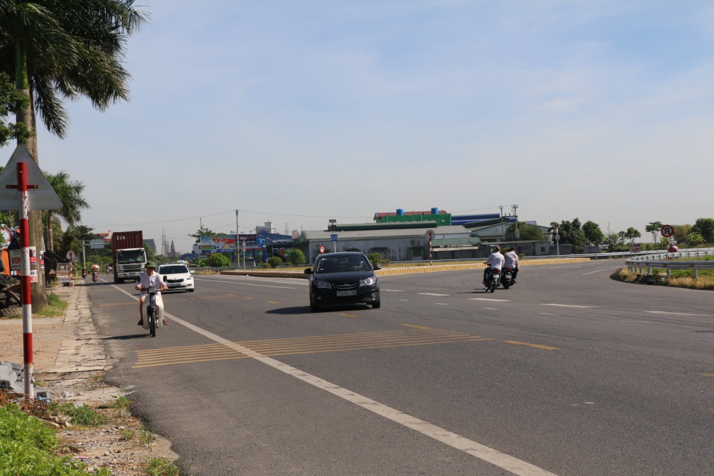 toan canh tuyen duong tranh huyen dong hung noi tram bot tan de thu phi cach hon 20km