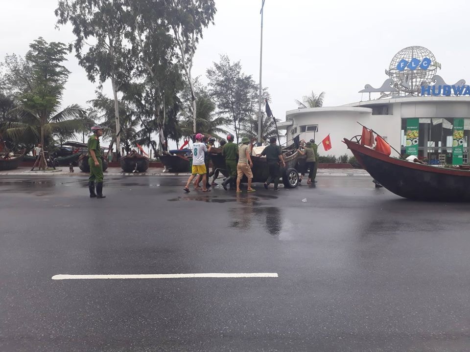 bao son tinh dang do bo vao dat lien nguoi dan tranh thu xuong bien tam