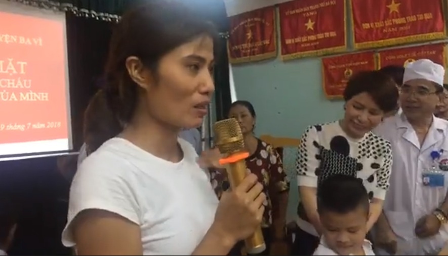 nguoi me trong vu trao nham con 6 nam xin duoc tham va cham soc con nhu luc ban dau