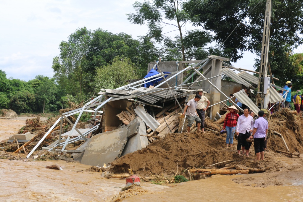 khung canh hoang tan noi ron lu o yen bai