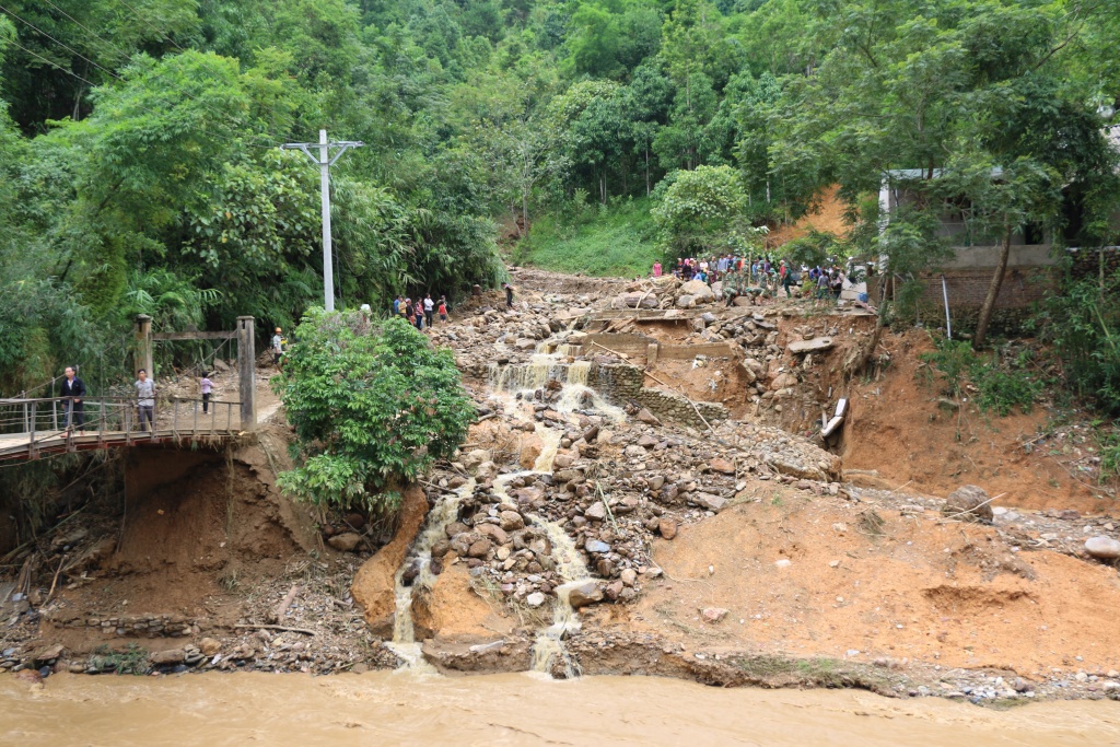 khung canh hoang tan noi ron lu o yen bai