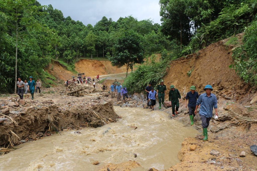 khung canh hoang tan noi ron lu o yen bai