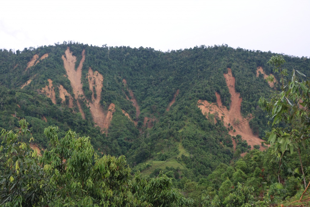 khung canh hoang tan noi ron lu o yen bai