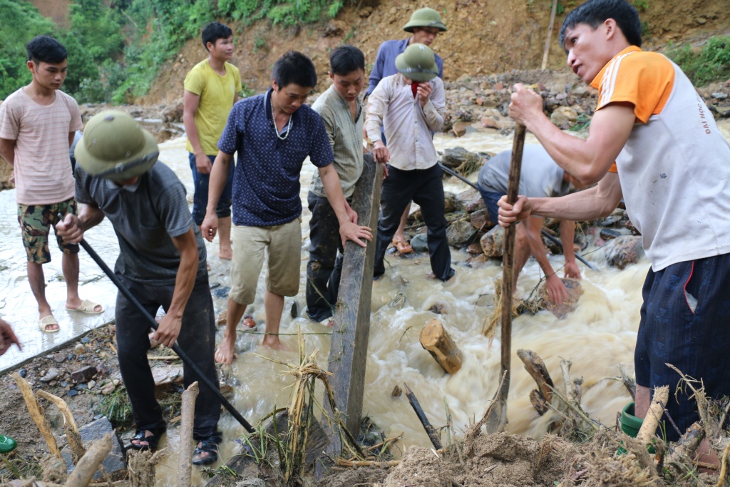 khung canh hoang tan noi ron lu o yen bai