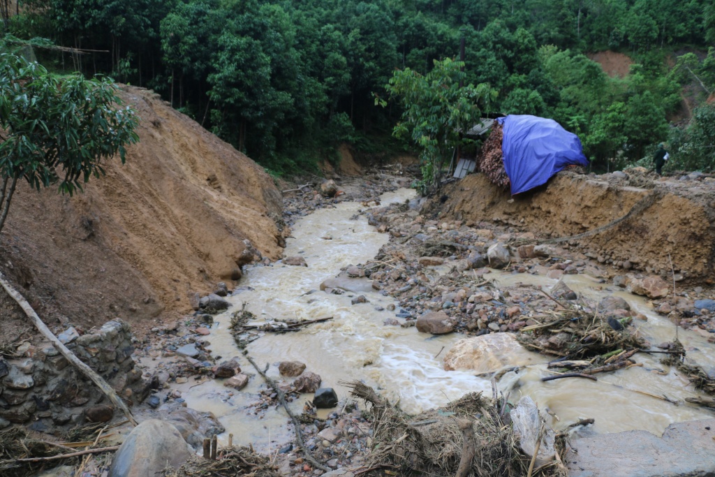 khung canh hoang tan noi ron lu o yen bai