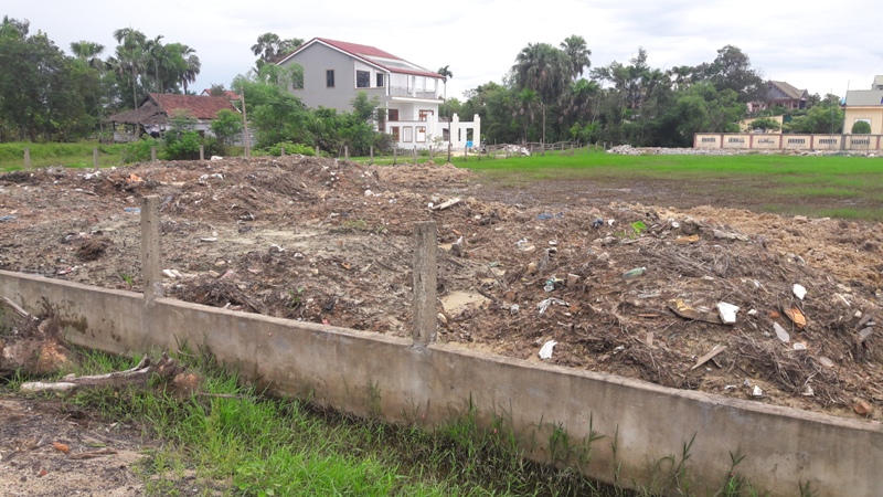 ha tinh dan buc xuc vi san van dong bien thanh bai chua rac