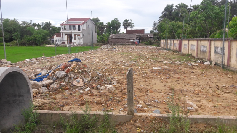 ha tinh dan buc xuc vi san van dong bien thanh bai chua rac